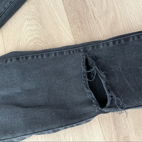 Uniqlo Skinny Jeans. Faded black, distressed. Size 23 - Picture 4 of 7